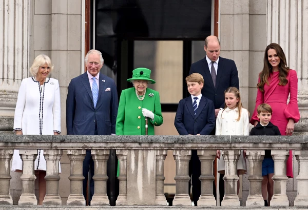 Queen Elizabeth II Platinum Jubilee 2022 - Platinum Pageant