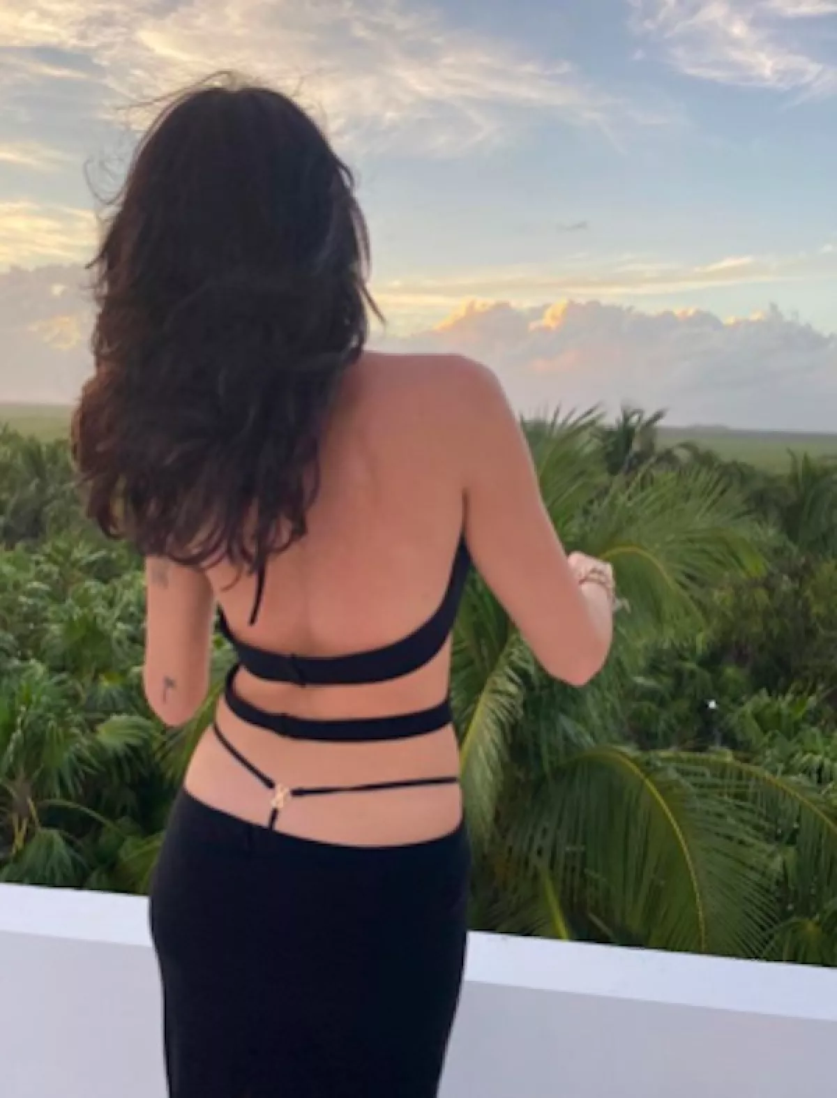 dua-lipa-tanga.jpg