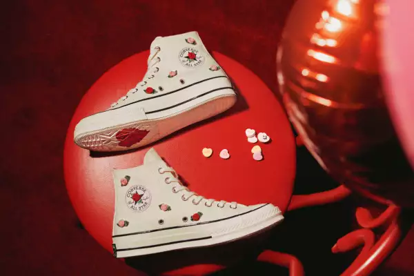 Foto de la edición especial de Converse para San Valentín