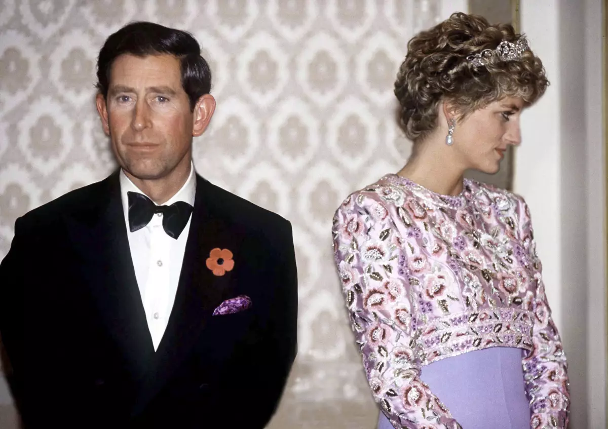 Carlos III y la princesa Diana muy triste