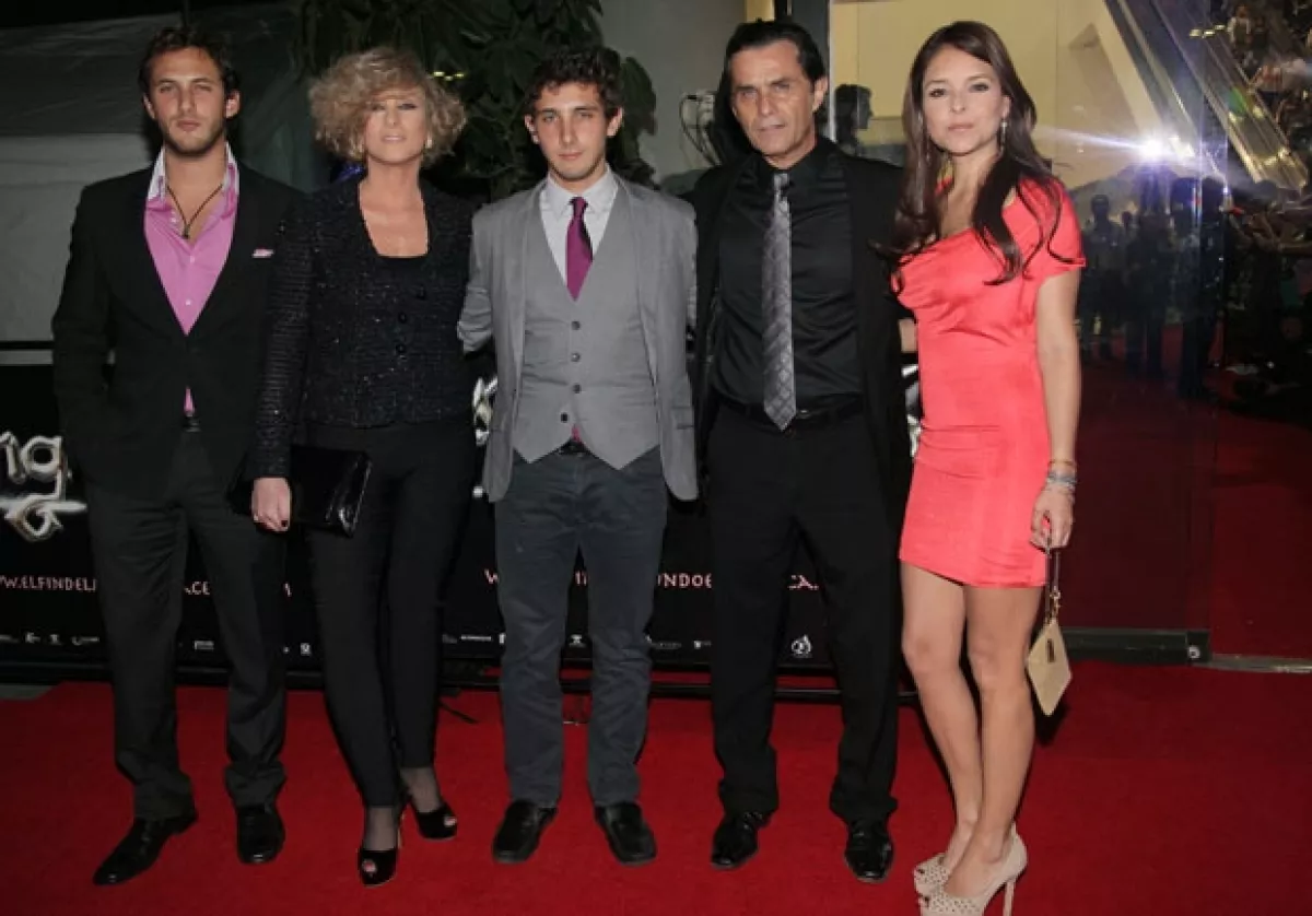 Sebastián, Christian Bach, Humberto, Emiliano Zurita y Grettel Valdez.