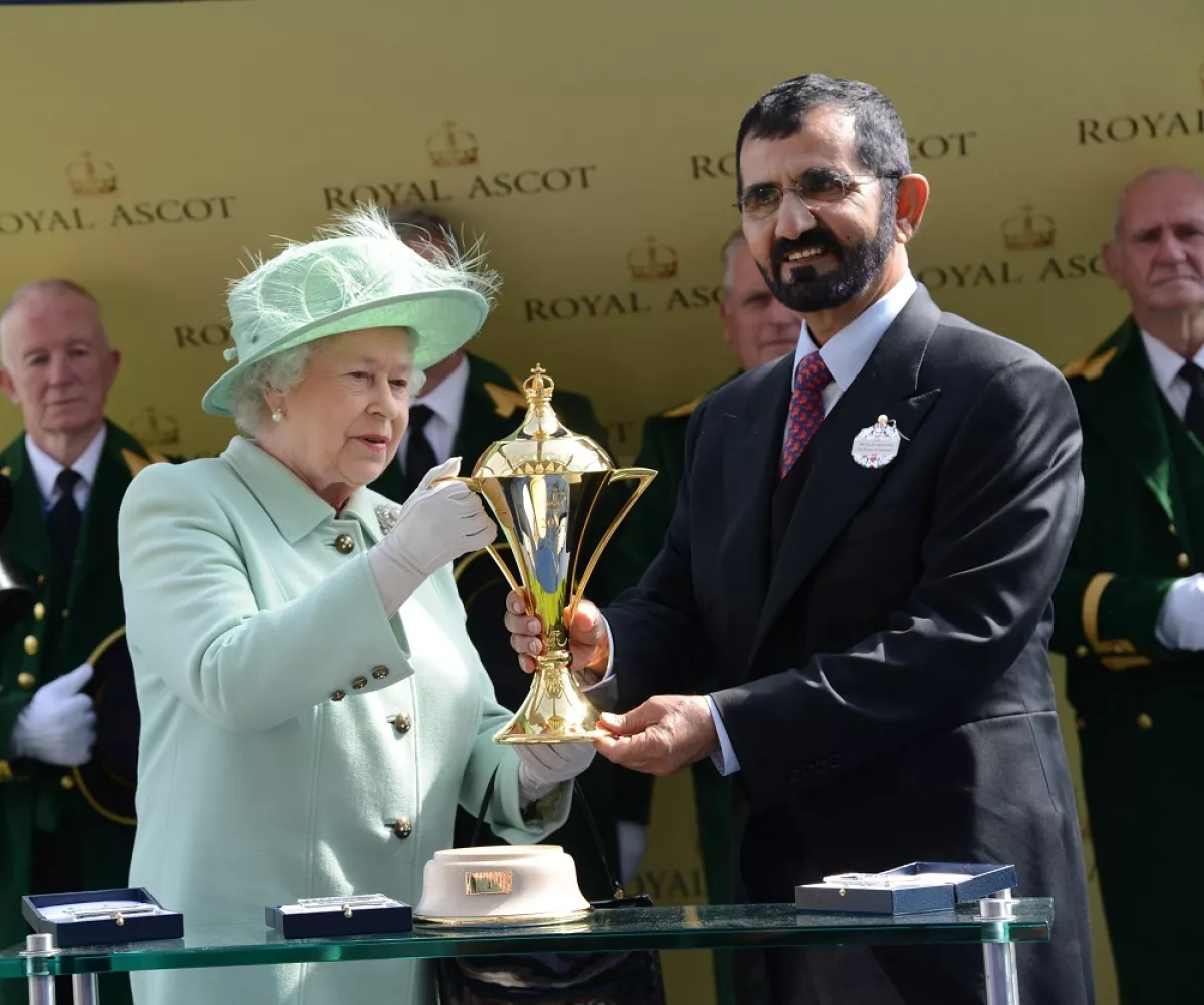Reina Isabel II y el emir de Dubái Mohammed bin Rashid
