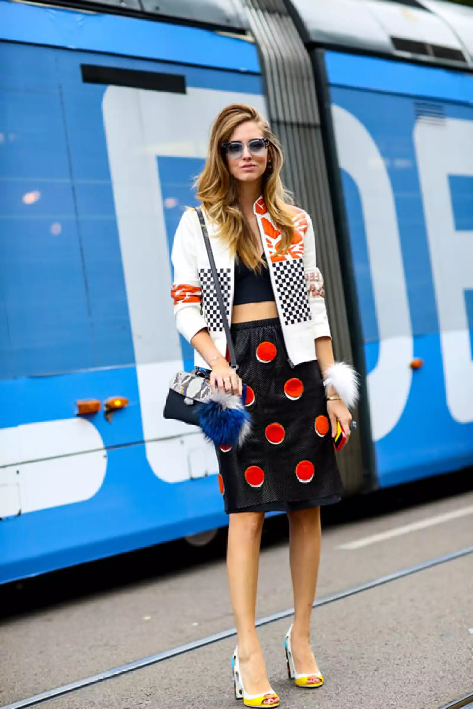 Una de las reinas del street style, Chiara Ferragni, hace ver bien lo que a primera vista pareciera no combinar. Inspírate en ella.