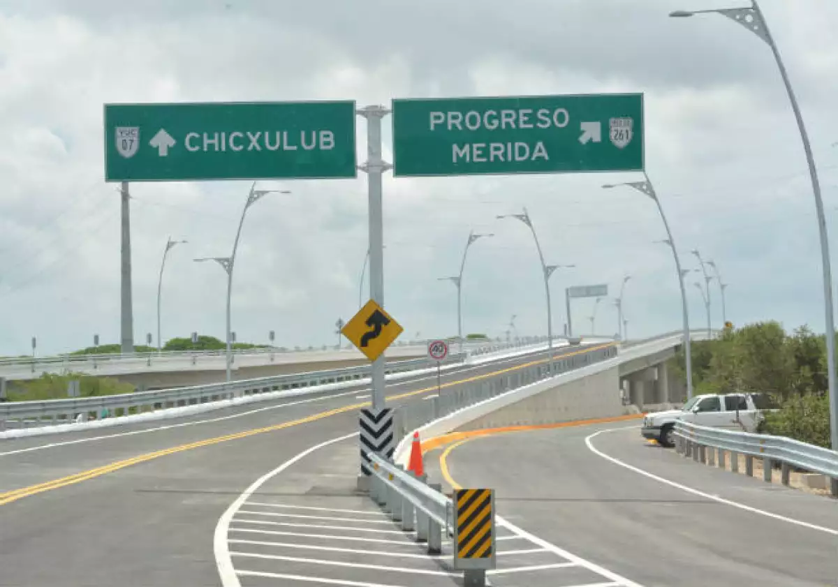 Distribuidor vial en Progreso, Yucatán