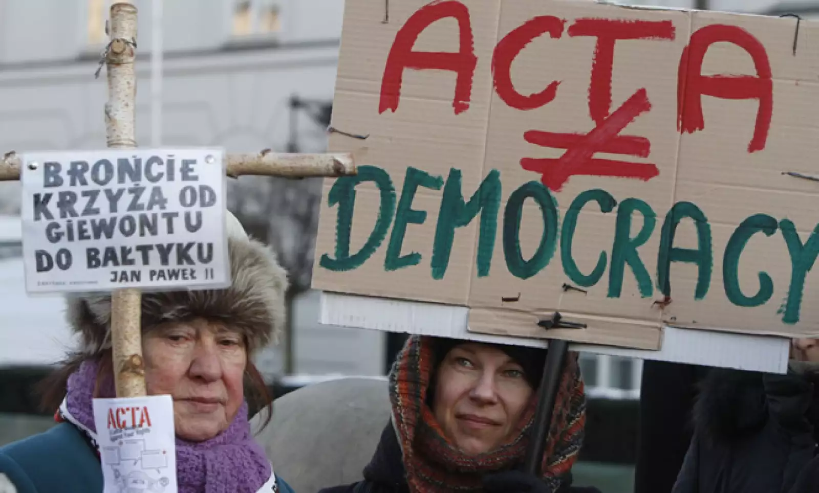 Los críticos de ACTA temen que se adopte una la censura en Internet y que haya castigos duros para quienes usan material protegido.