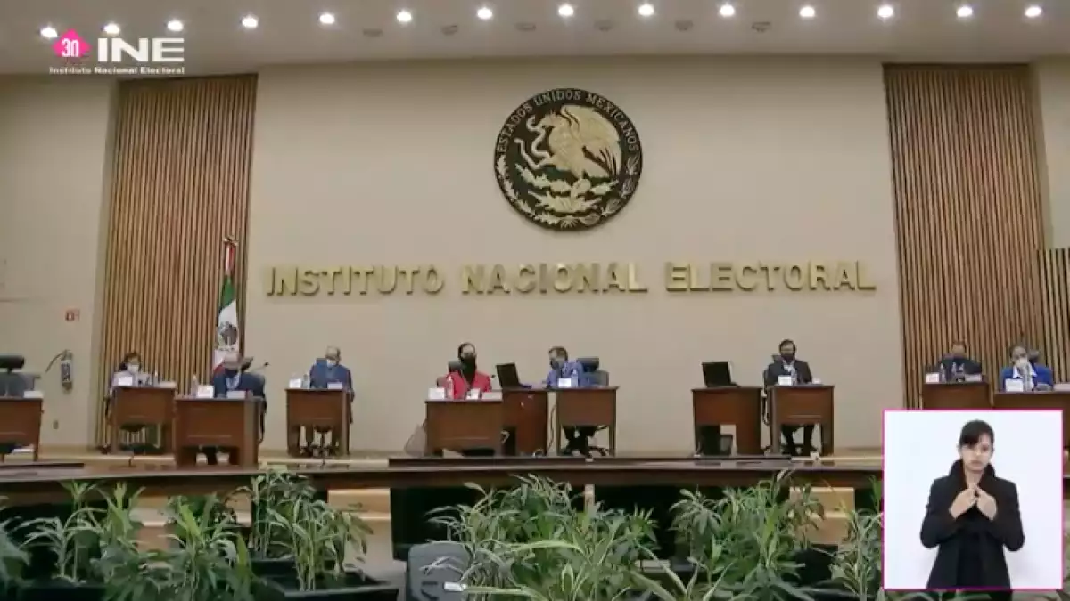 sesion_del_ine.jpg