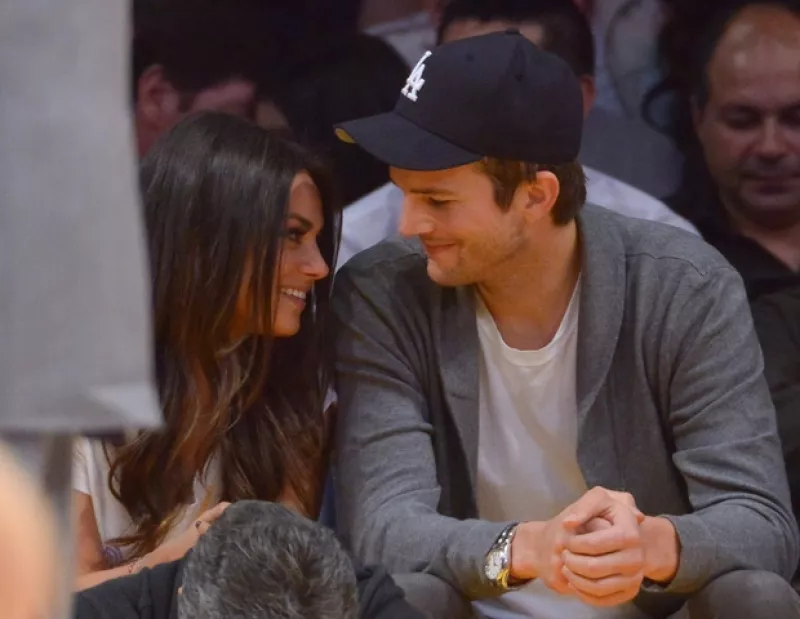 Ahora que el actor ya se divorció de Demi Moore, desea volver a casarse sólo que ahora con su ex compañera de "That´s 70 show",  Kunis.