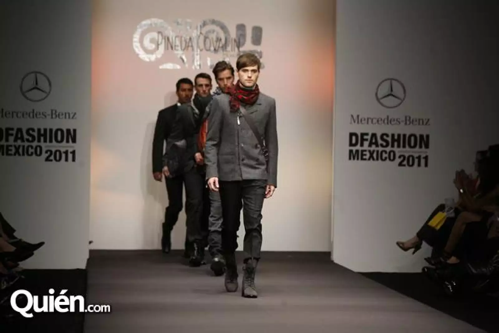 Desfile Pineda Covalin