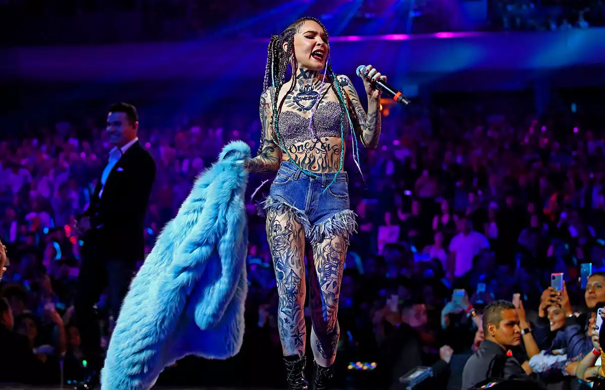 belinda-tatuajes-falsos-look-spotify-awards