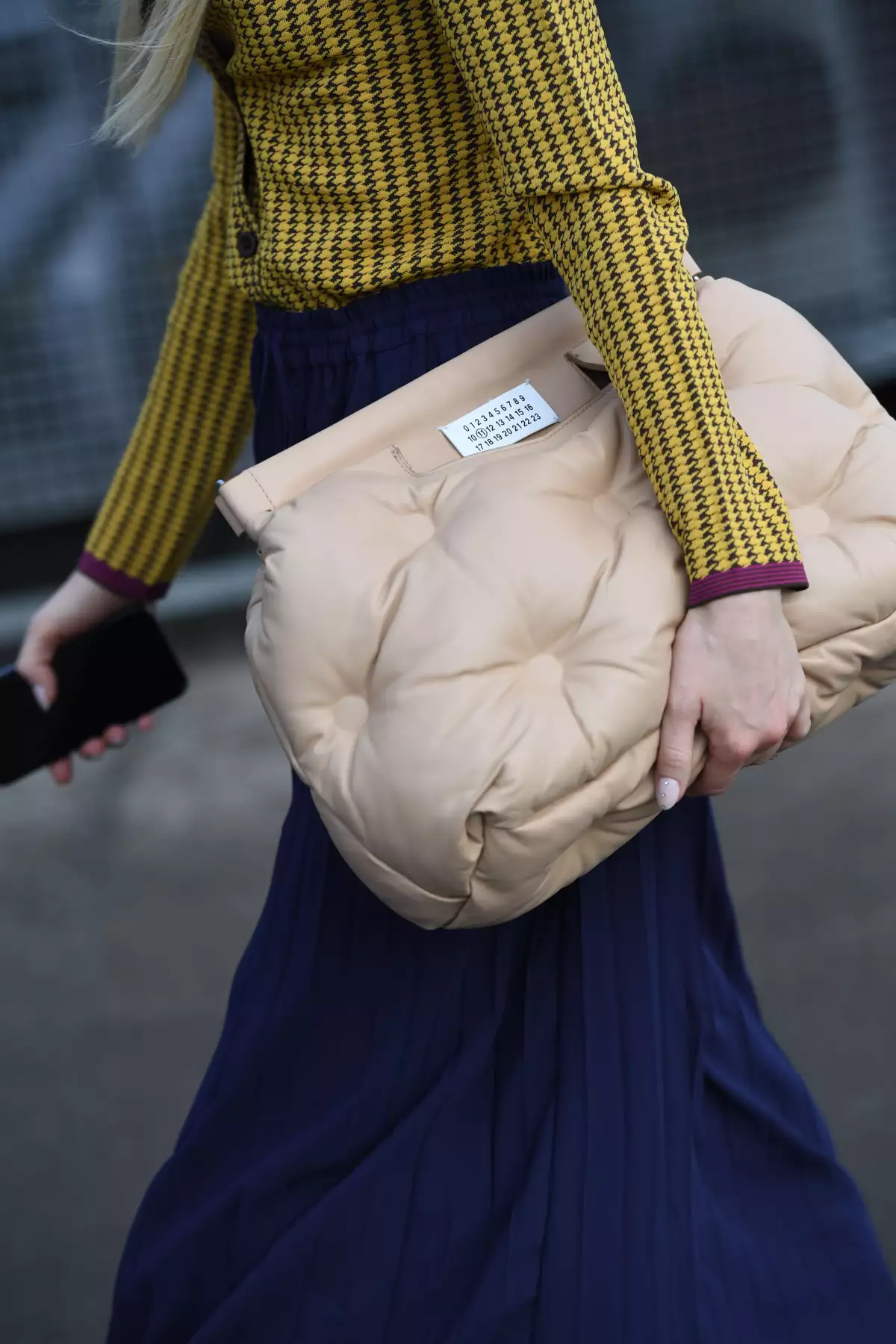 margiela slam glam bolsa acolchada almohada