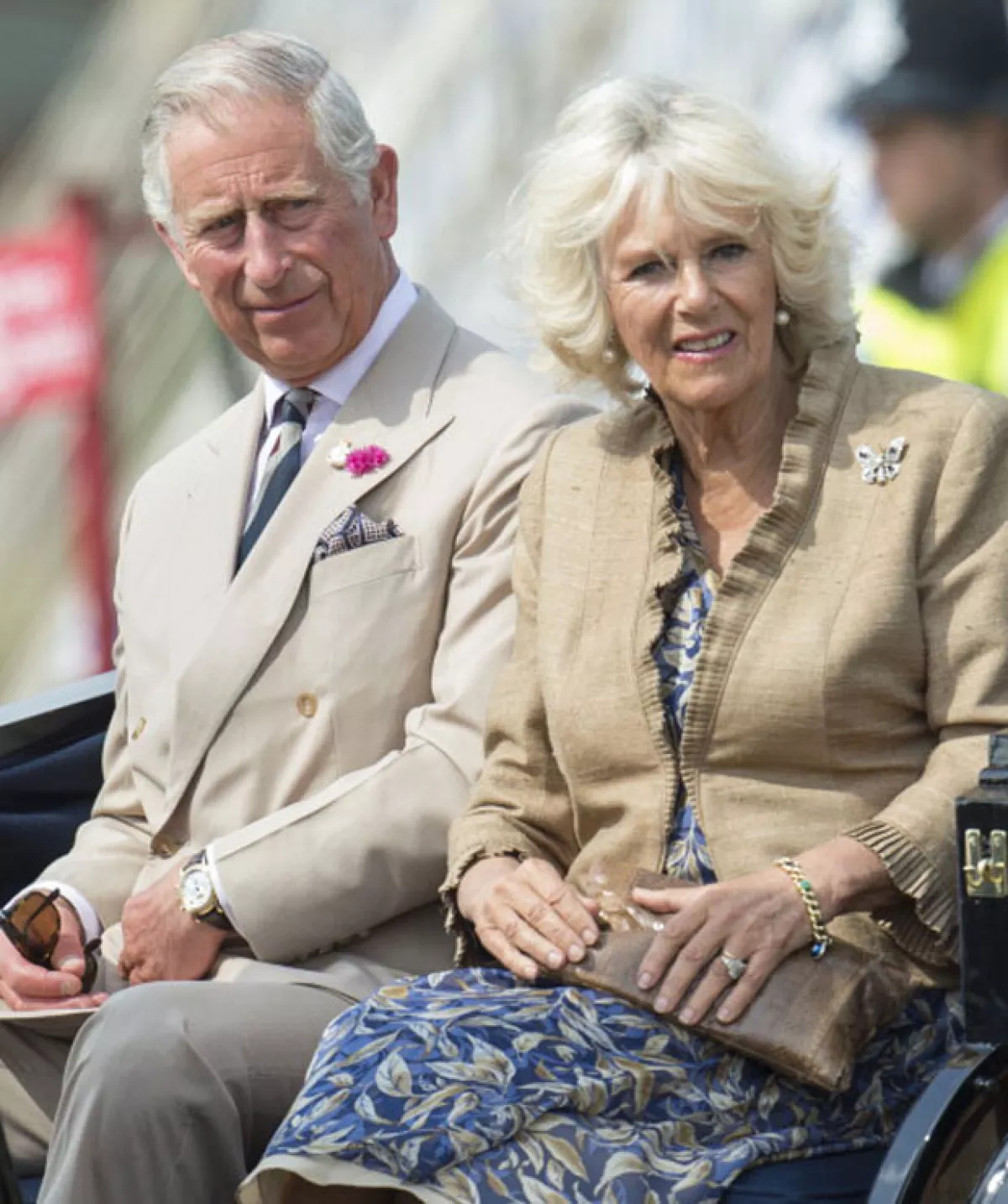 ¿Quieres ser el tuitero real? Hay una vacante en gestión comunicación digital para el padre del príncipe William y Henry.