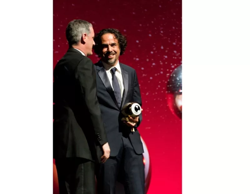 Recibe Golden Eye Award por trayectoria, prepara tres proyectos cinematográficos.