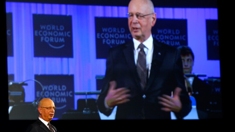 El fundador del WEF, Klaus Schwab, pidió a los más de 2,500 asistentes llevar siempre mente, alma, compasión y templanza.