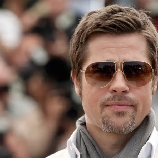 Quien llegó solito, sin Angelina Jolie, fue Brad Pitt, quien estuvo en la presentación de la cinta "Inglourious Basterds".