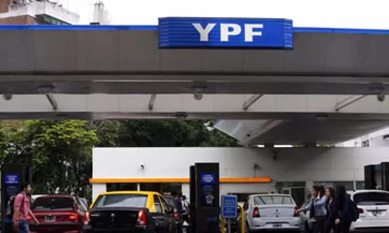 En 2012, Argentina nacionalizó el 51% de la petrolera argentina YPF que estaba en manos de Repsol. (Foto: Reuters)