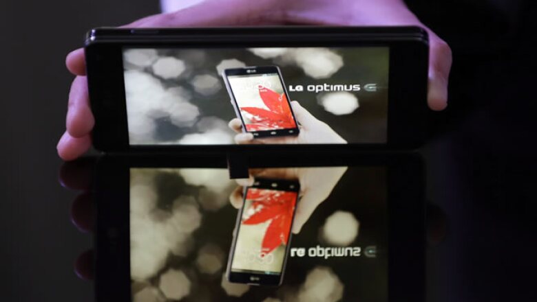 LG Electronics fue el tercer fabricante más grande de celulares antes de que Apple lo superara en el mercado de gama alta y de que ZTE, con sede en China, lo rebasara en el de gama baja.