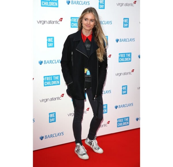 Cressida eligió un outfit informal para el evento, donde también aparecieron la cantante Ellie Goulding y Jennifer Hudson.