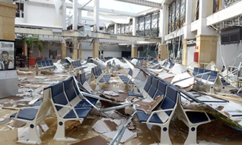 La CFE espera restablecer el servicio al 95% en cuatro días. (Foto: Notimex)