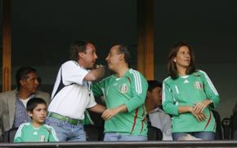 El mandatario y el empresario se encontraron en el palco, donde se saludaron y observaron el partido entre México y Costa Rica el pasado sábado en el Estadio Azteca.