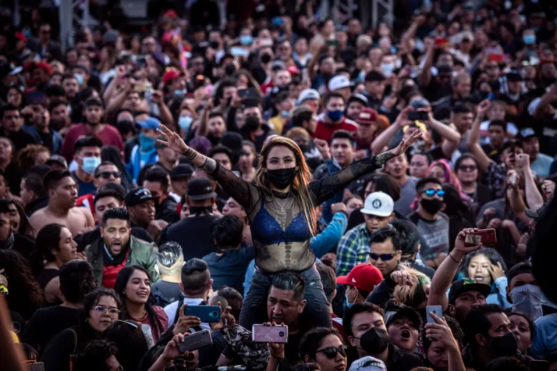 La segunda edición del Bravo Fest se celebró esta noche en el Rodeo Texcoco. En el evento estuvieron presentes agrupaciones nacionales de diversos géneros musicales, destacando entre ellas El Tri, Inspector, El Gran Silencio, La Era Vulgar, MC Davo y Dh