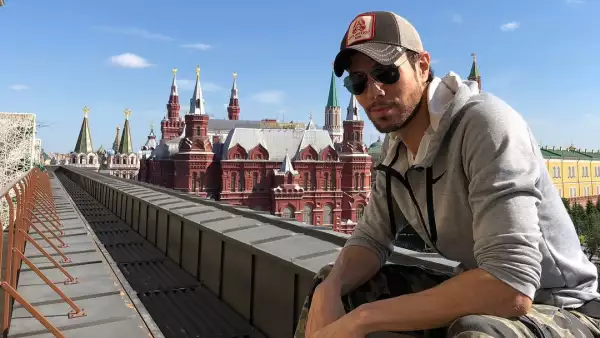 Enrique Iglesias muestra faceta nunca antes vista como papá