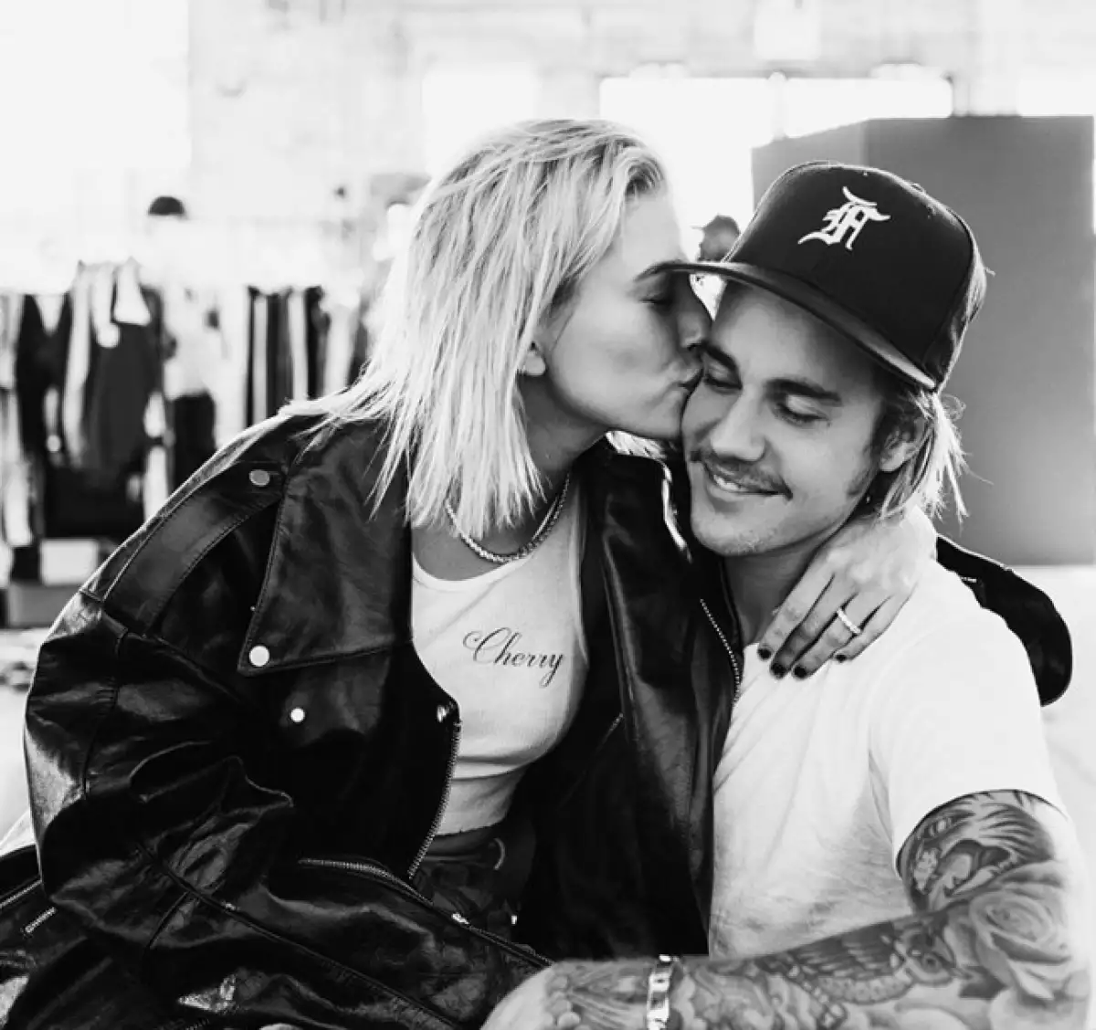 Justin y Hailey toman un helicóptero para visitar al papá de ella