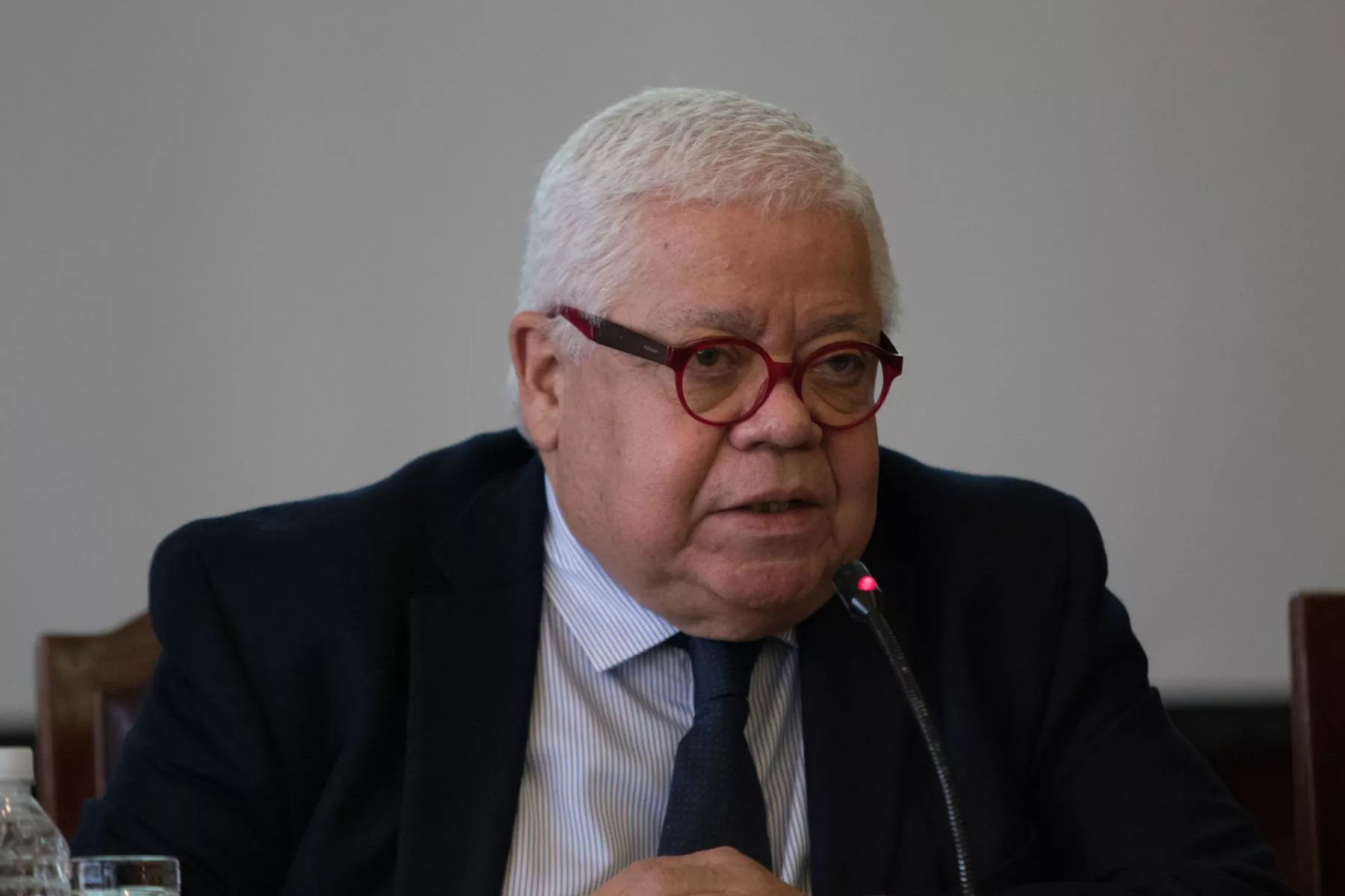 Enrique Márquez Jaramillo, director ejecutivo de Diplomacia Cultural SRE, durante una conferencia de prensa para hablar sobre la subasta de arte precolombino, en septiembre de 2019.