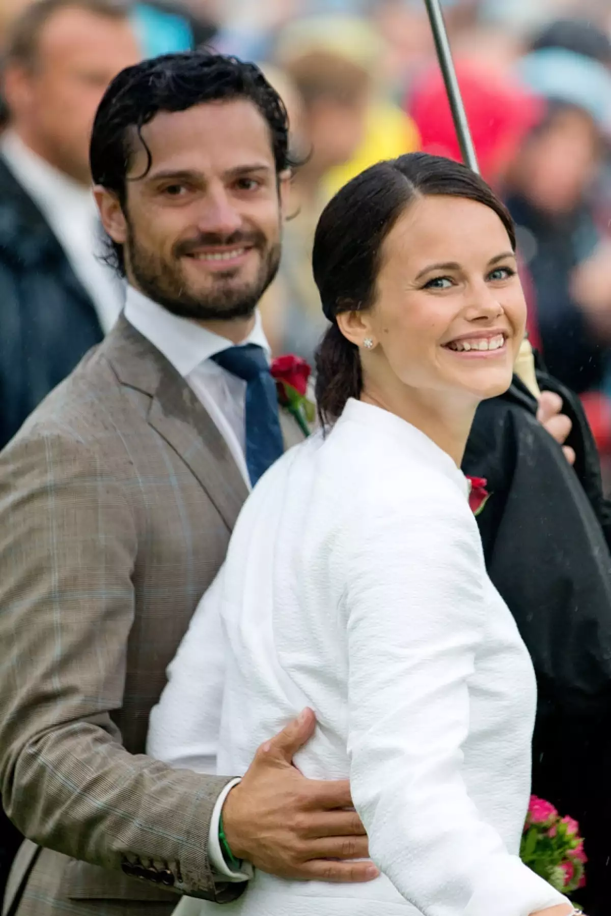 Luego de la controversia originada por su relación con la ex modelo, el príncipe Carlos Felipe da a conocer la fecha de su enlace.
