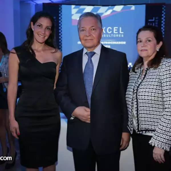 Guadalupe de González, Roberto González y Paty Valdéz