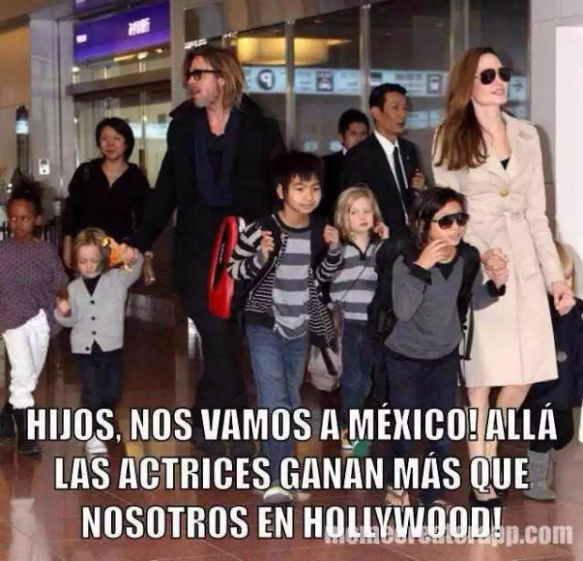 En el meme, la familia Jolie-Pitt también decidió emigrar a México por un mejor futuro.