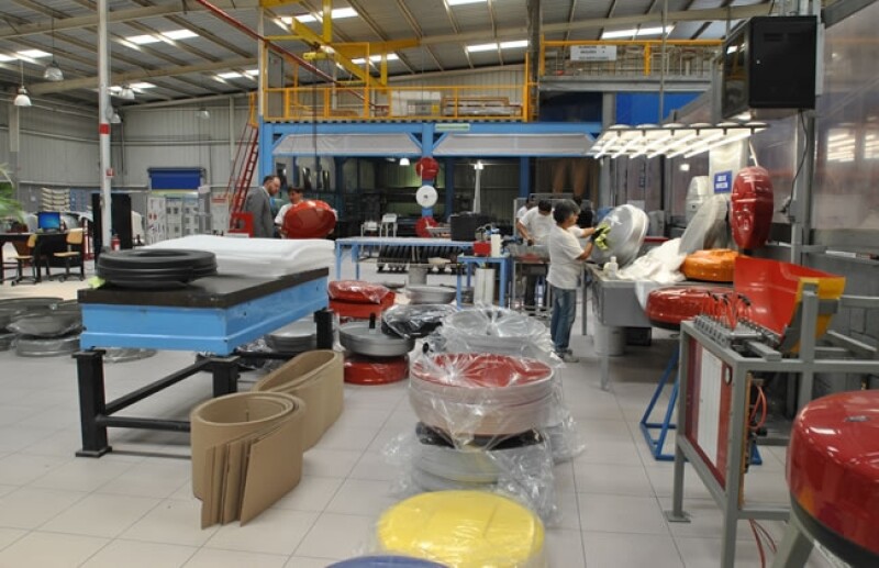 Esta empresa fabrica las tapas de la llanta trasera de la Ford Ecosport