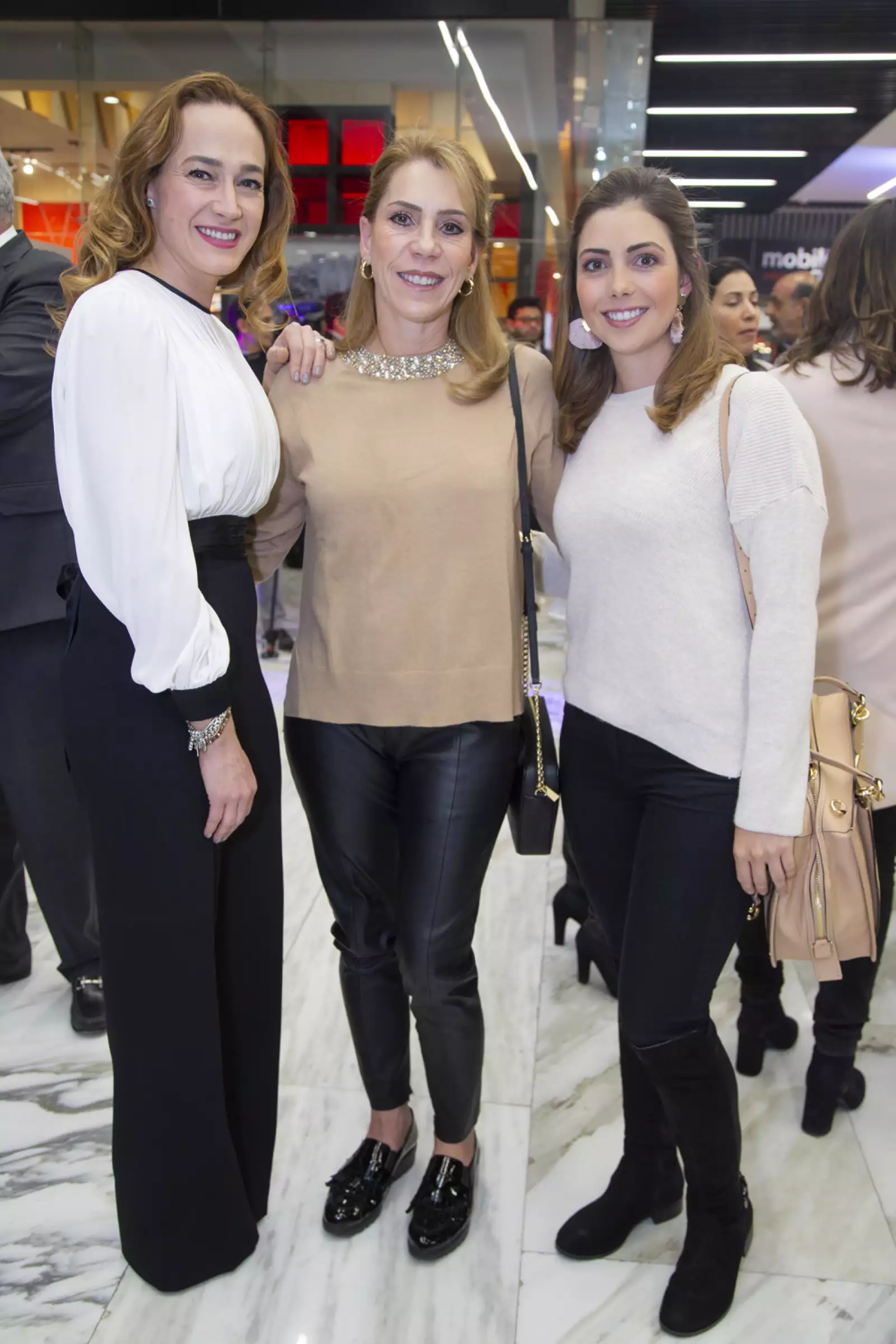 Patricia Villafaña, Lucy Maymon, Giovana Maymon