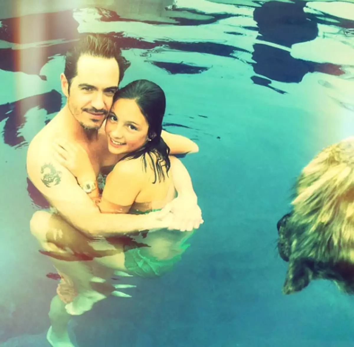 Lorenza es fruto del matrimonio de Mauricio con la actriz María José del Valle.