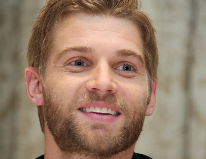 Mike Vogel es una superestrella potencial en ascenso. No puedes perderle la pista ahora que estrena impactante show.