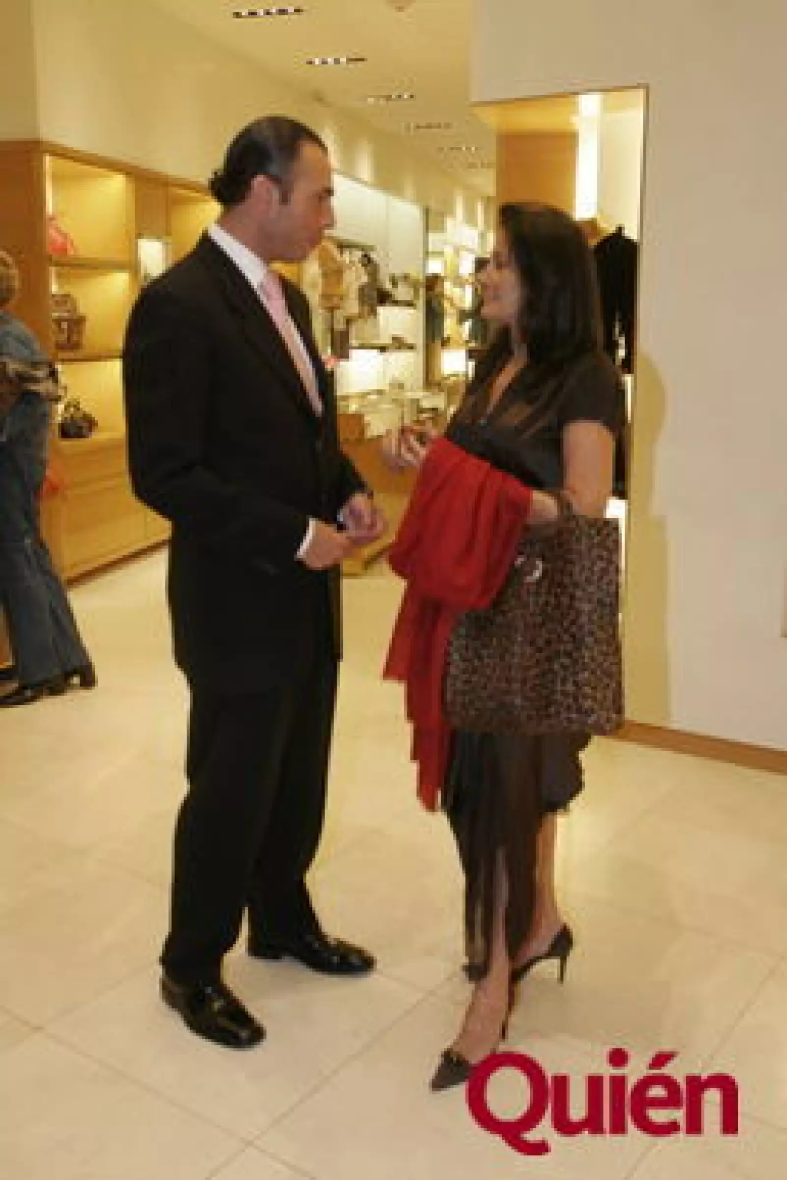 Américo Circuit, Macarena Gutiérrez