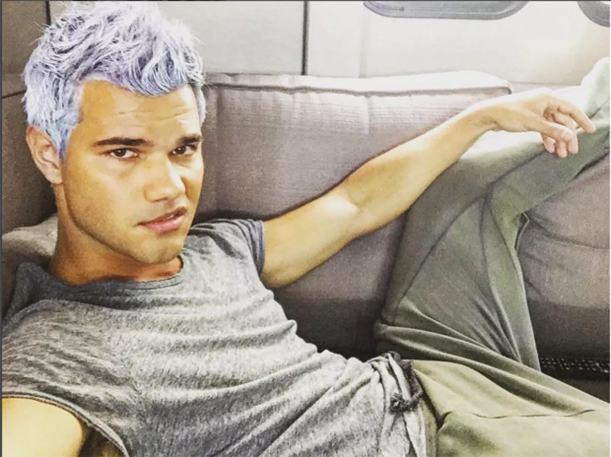 Taylor Lautner presumió su nuevo look en su cuenta de Instagram.