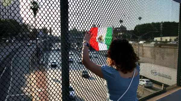 "No quieren salir por miedo a no regresar": mexicanos en California temen ante redadas