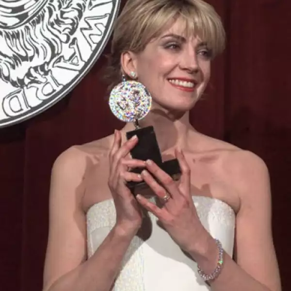 La actriz ganó en 1998 un premio Tony como Mejor Actriz Principal por su actuación en la obra de Broadway “Cabaret”.