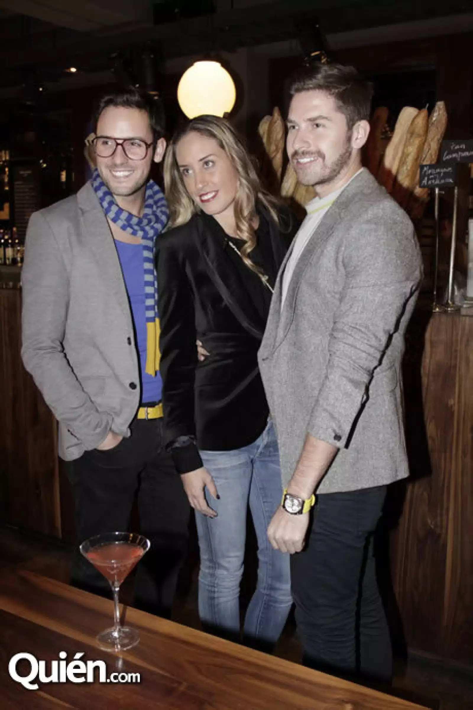 Isabella Vivince,Carlos Gascón, Juan Carlos Valladolid