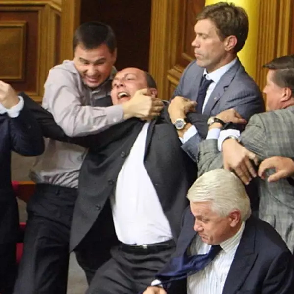 Ucrania Parlamento pelea 2
