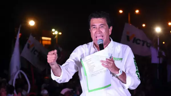 Héctor Yunes Landa señaló que el abanderado de Morena se reúne de manera continua con el gobernador Javier Duarte en la casa de gobierno.