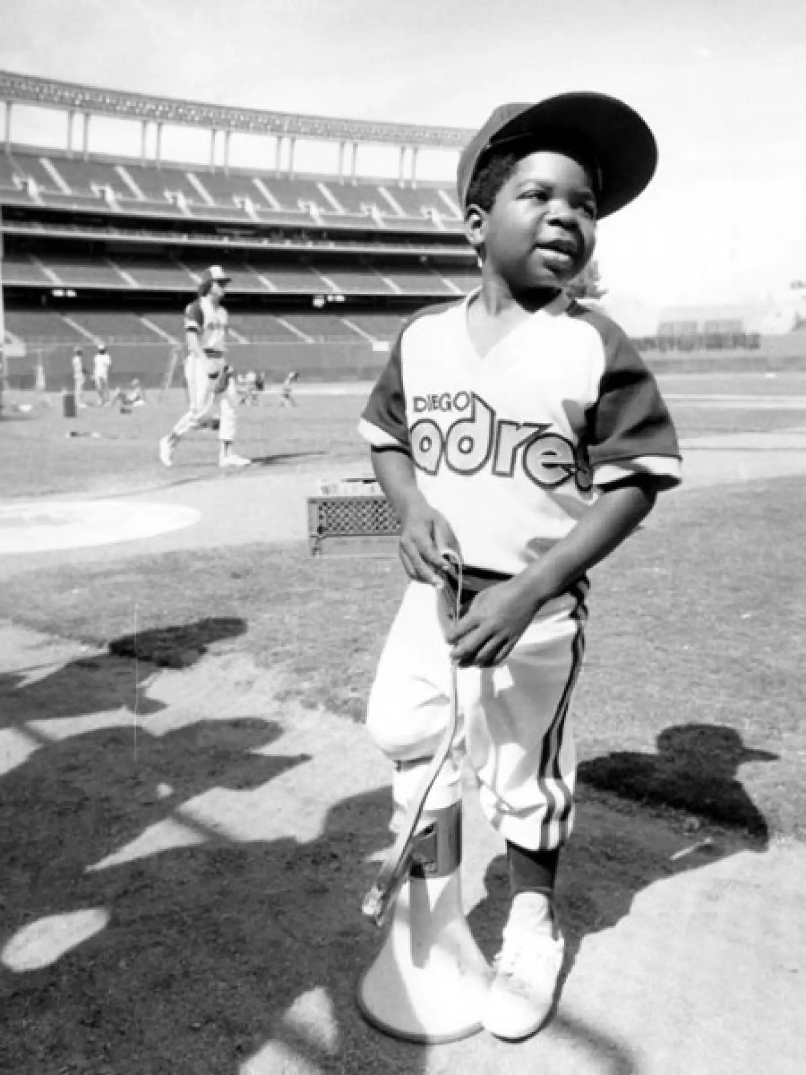 En 1979. El actor Gary Coleman posa en uniforme de beisbol durante la filmación de la película `The Kid from Left Field´.