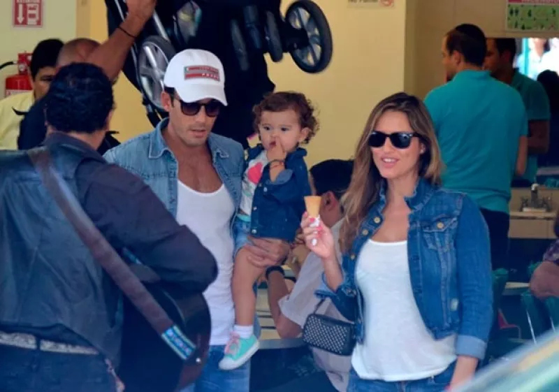 La atractiva familia se encuentra en México, este domingo fueron vistos disfrutando de un helado en Polanco.