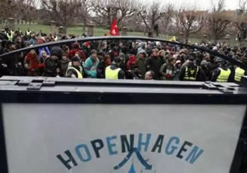 Activistas piden que los líderes mundiales se comprometan a frenar el cambio climático. (Foto: Reuters)