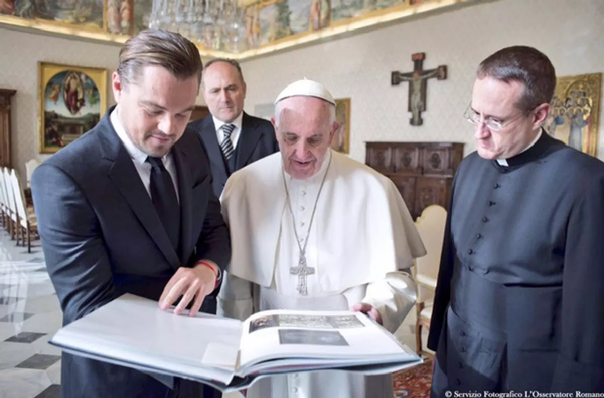Leonardo le llevó un regalo muy especial para él.