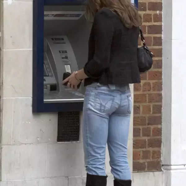 KATE MIDDLETON ON THE KINGS ROAD, CHELSEA, LONDON, BRITAIN - 19 MAY 2006