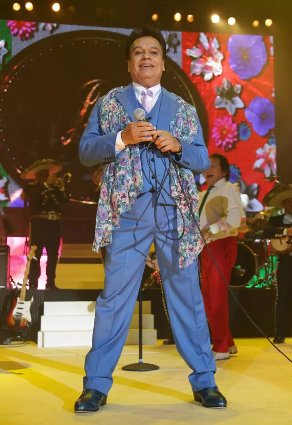 Con detalles poco conocidos del cantante, la casa productora realizará una serie de 13 episodios sobre “El Divo de Juárez”.