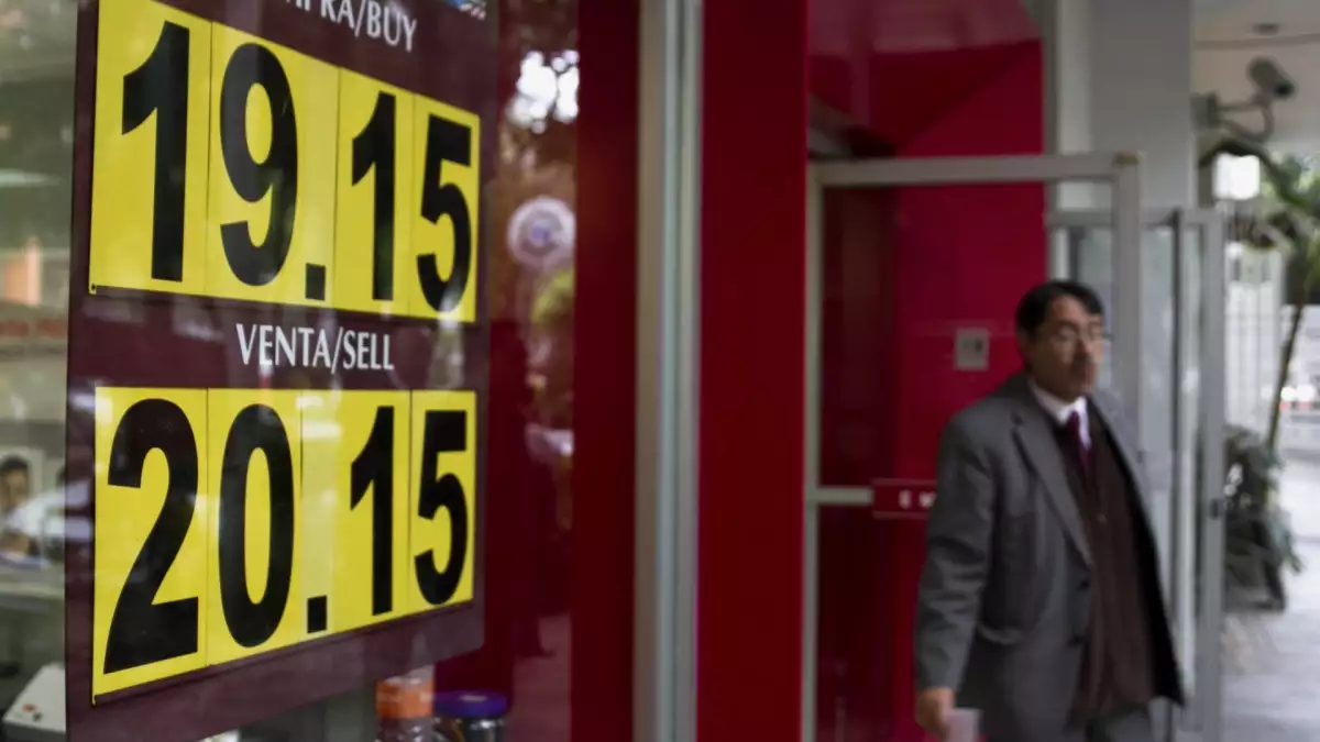 Peso pierde terreno frente al dólar por reforma judicial