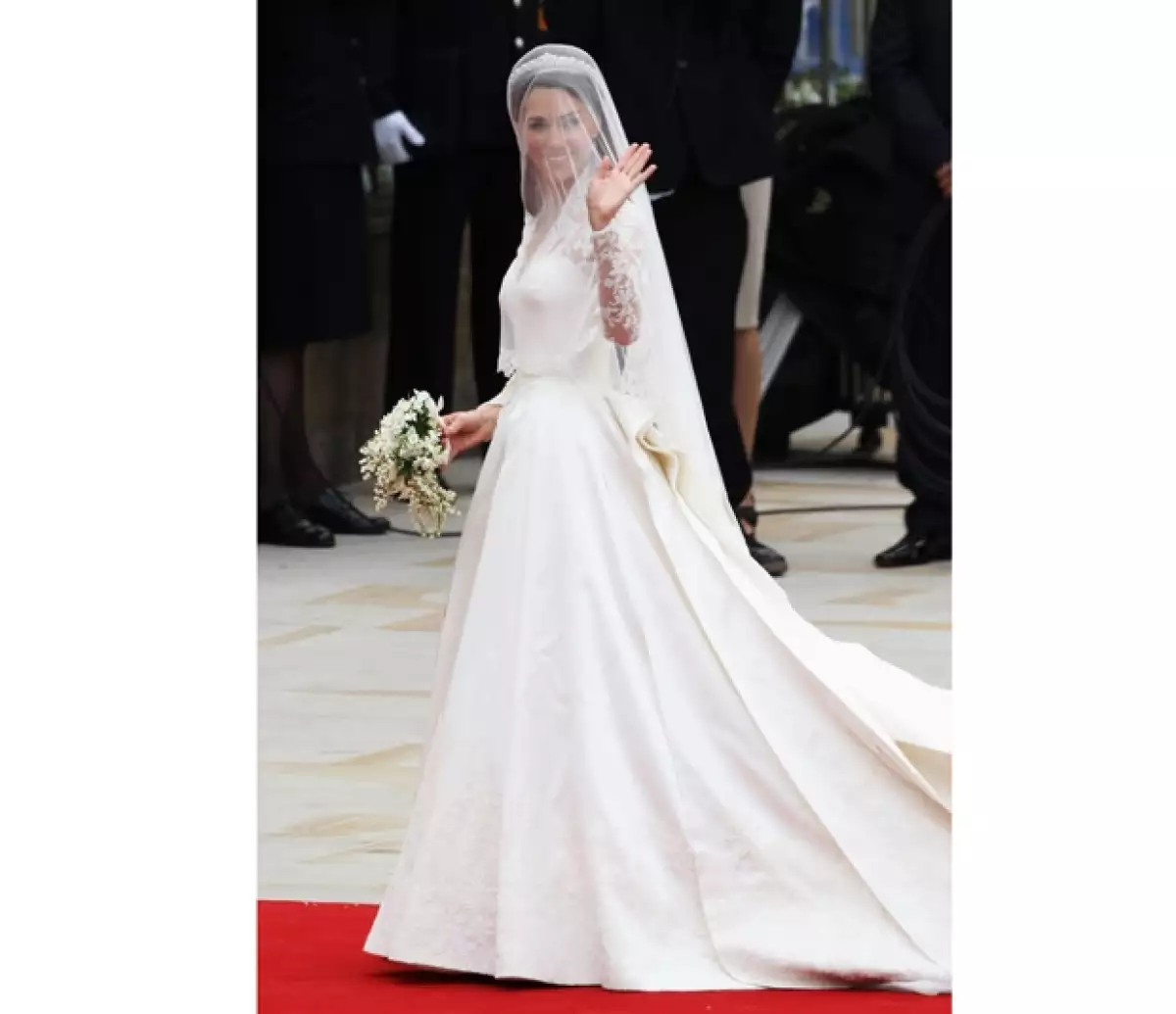 Kate Middleton luce un vestido McQueen.
