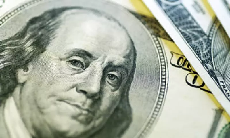 En ventanillas de bancos y casas de cambio, el peso operaba en 11.44 por dólar a la compra y en 11.84 pesos a la venta.(Foto: Photos to go)
